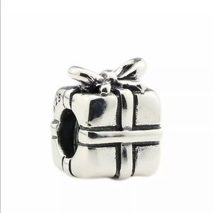 ❤️Pandora gift box charm